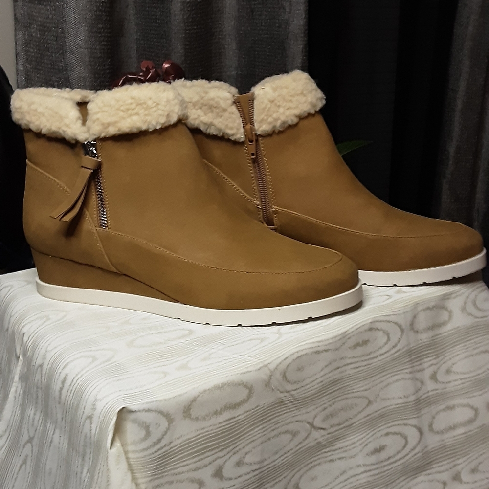 NIB STYLE & CO CAMEL FAUX SUEDE BOOTIE SIZE 10M WITH MEMORY FOAM INSOLE - Picture 4 of 5